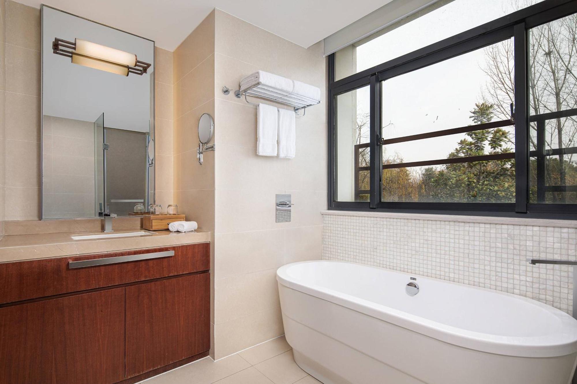 Courtyard By Marriott Wuxi Lihu Lake Екстериор снимка